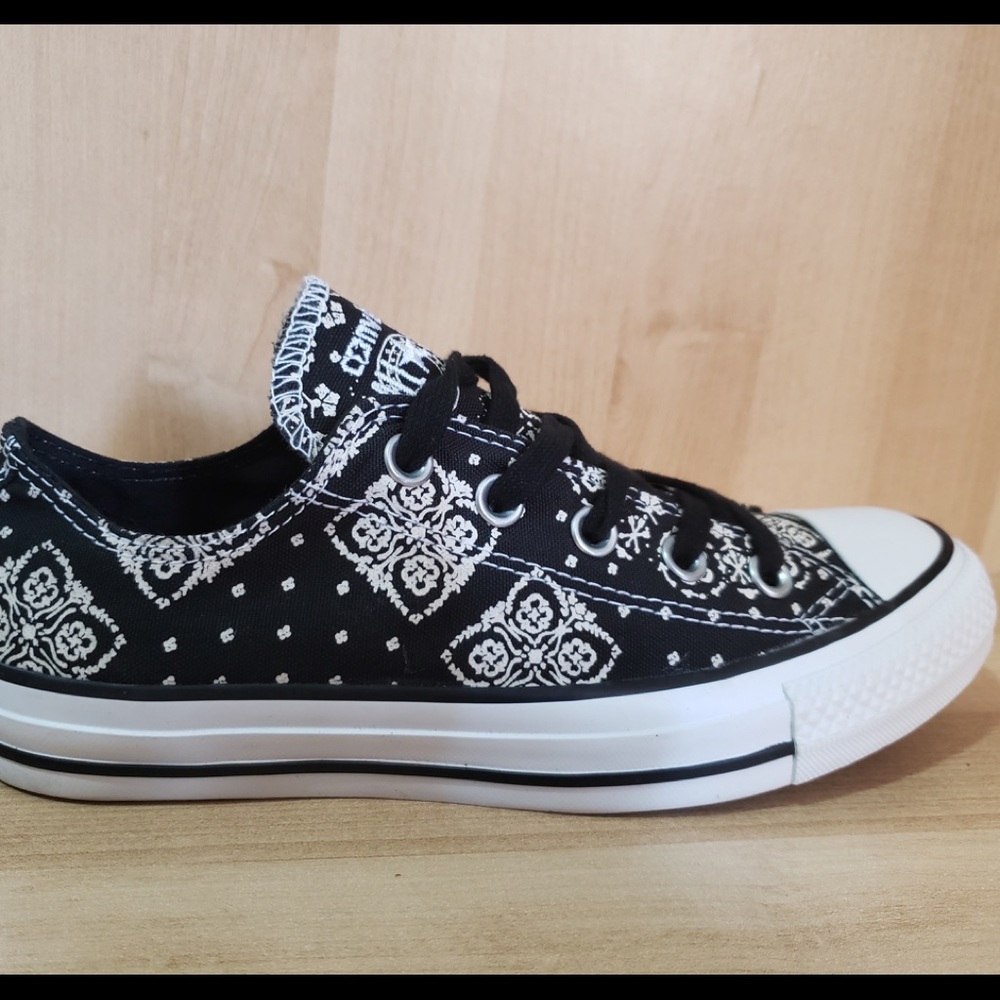Women's CONVERSE All Star "BANDANA" sz 8 Shoes